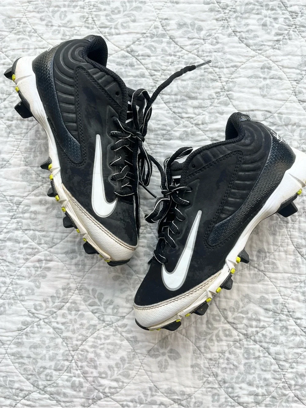1.5Y Nike Kids Black & White Baseball Cleats